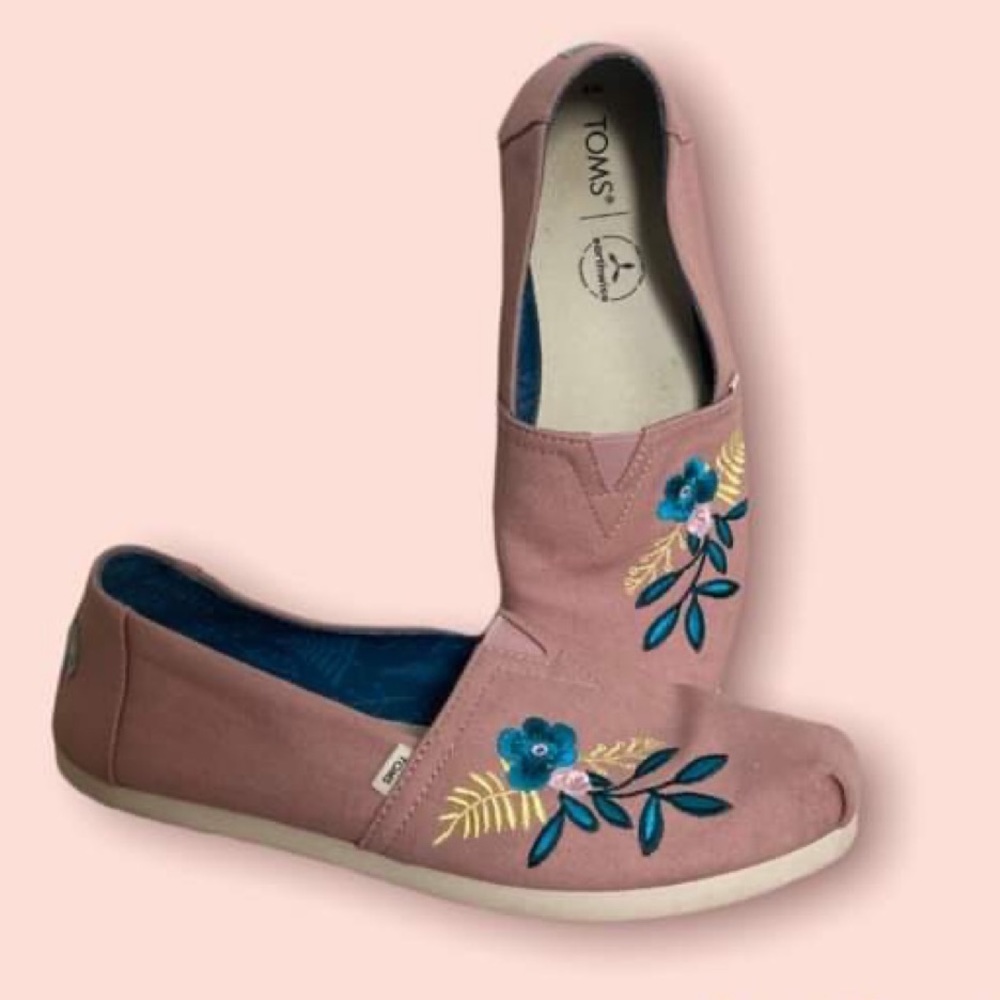 Pink floral Toms. Size 8